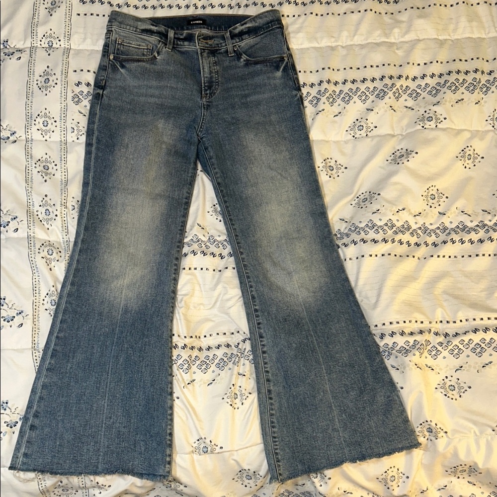 Express Faded Blue ‘70s Flare Mid-Rise Jeans 6S